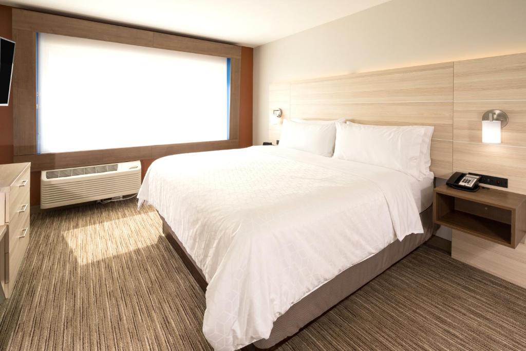 Holiday Inn Express & Suites - Portage, an IHG Hotel - Standard Room