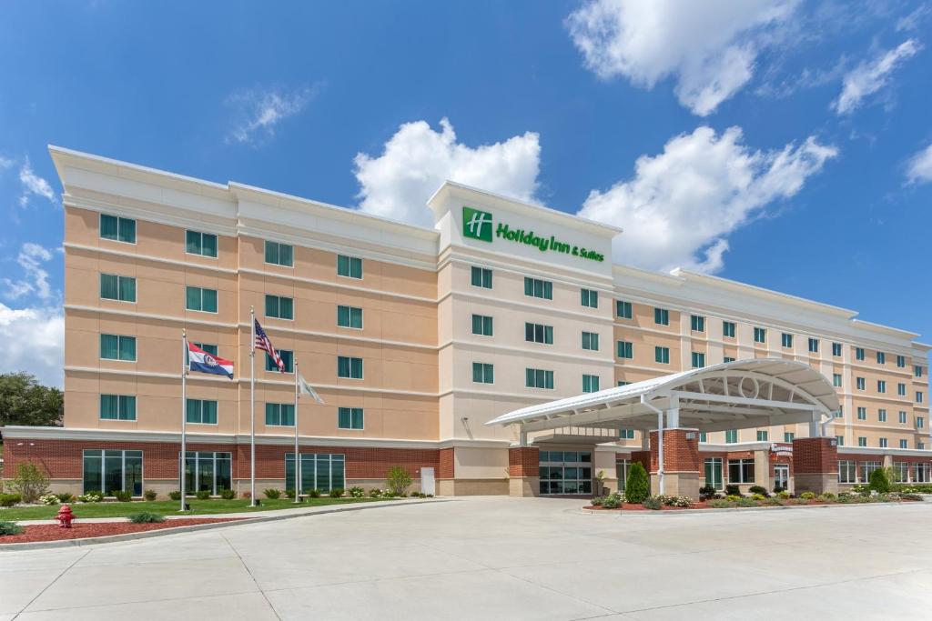 a rendering of a hotel with a gated entrance at Holiday Inn & Suites - Jefferson City, an IHG Hotel in Jefferson City
