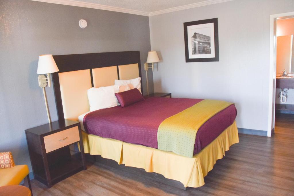 Lake Marion Inn - Deluxe Double Room