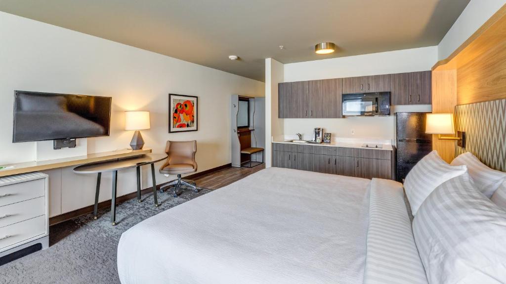 Holiday Inn & Suites Bellingham by IHG photo