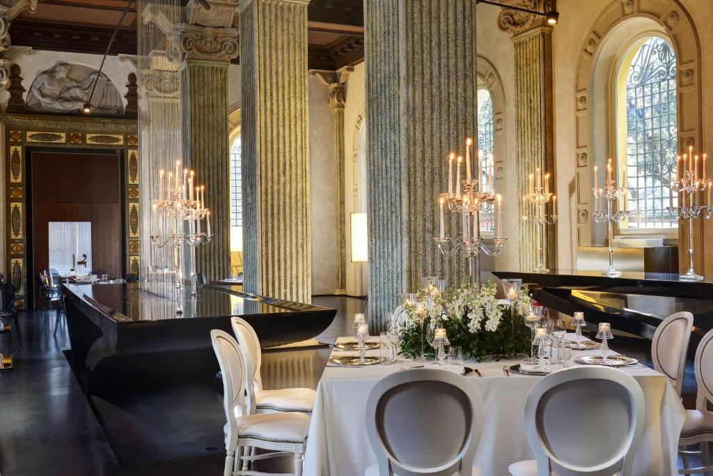 Posezení v ubytování Palazzo Montemartini Rome, A Radisson Collection Hotel