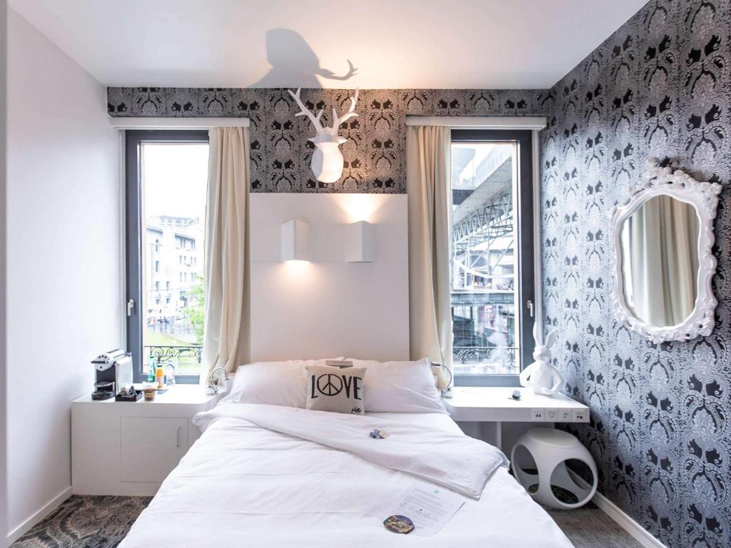 Postel nebo postele na pokoji v ubytování ibis Styles Lausanne Center MadHouse