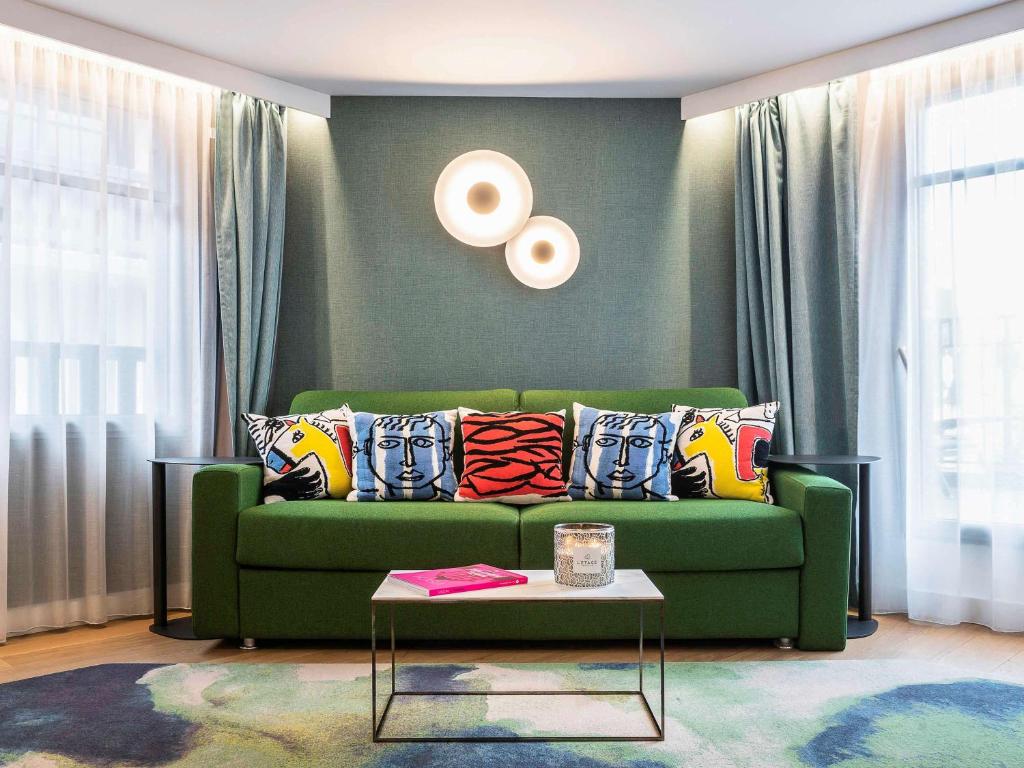 Гостиная зона в Novotel Deauville Plage