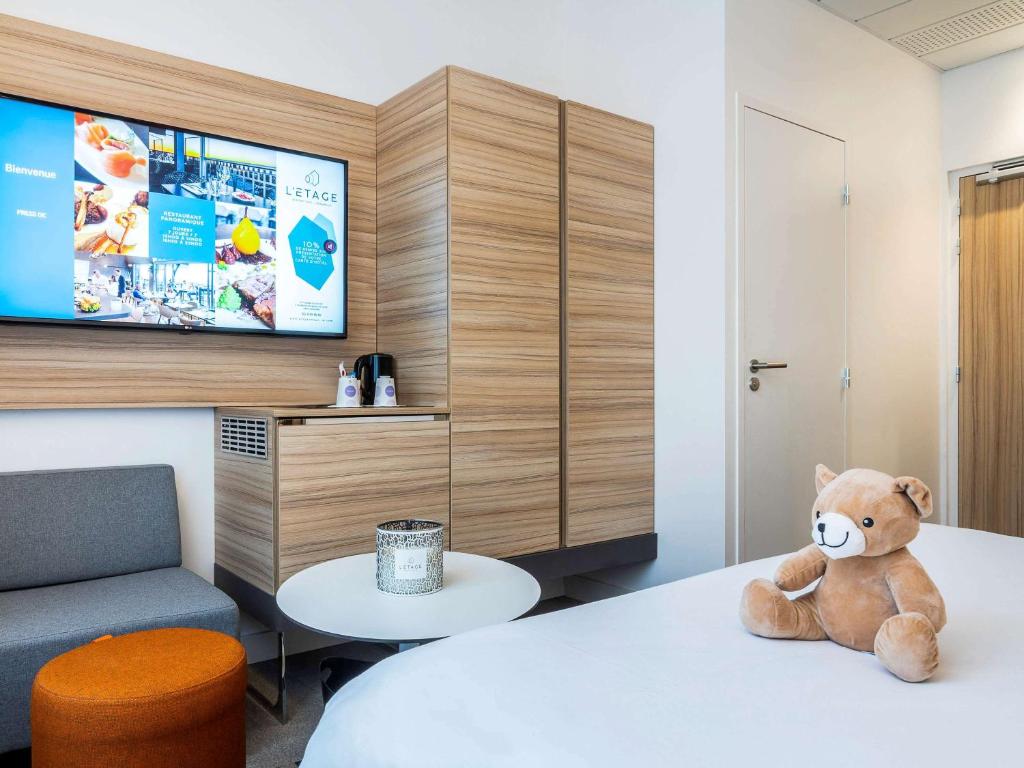Кровать или кровати в номере Novotel Deauville Plage