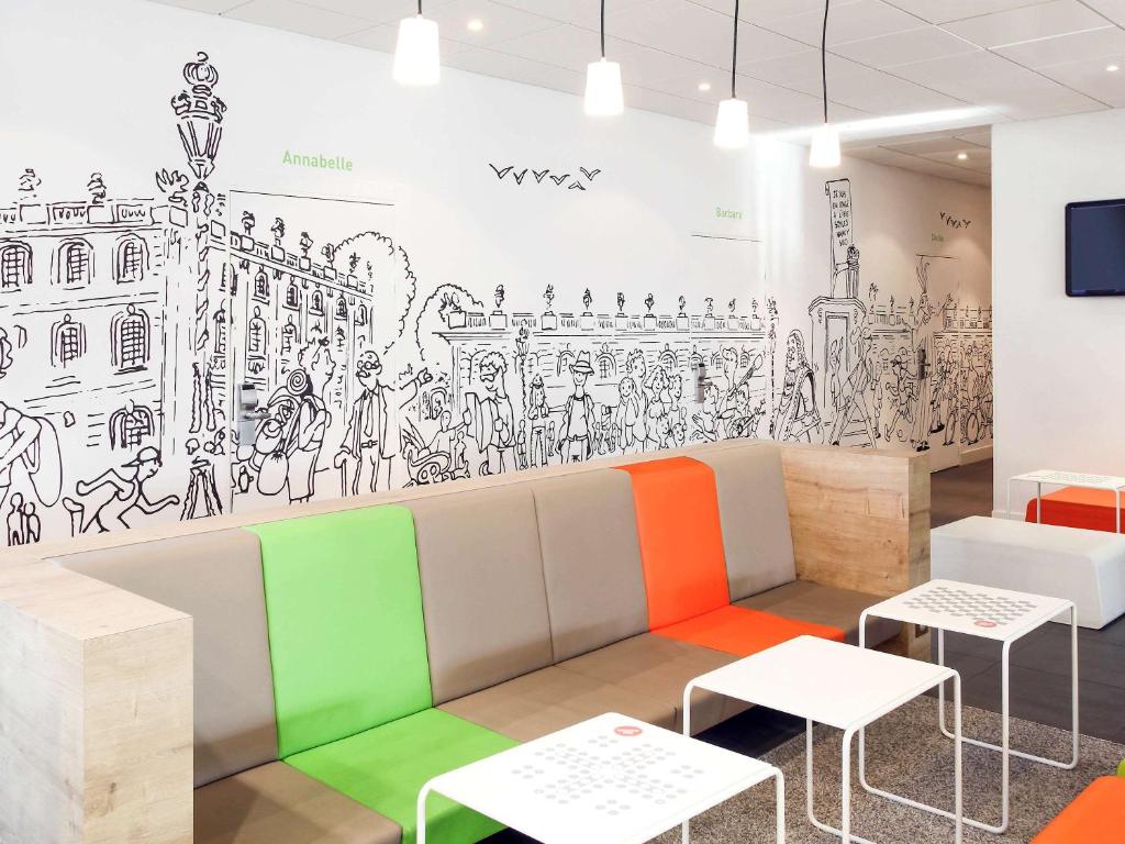 Posezení v ubytování ibis Styles Nancy Sud