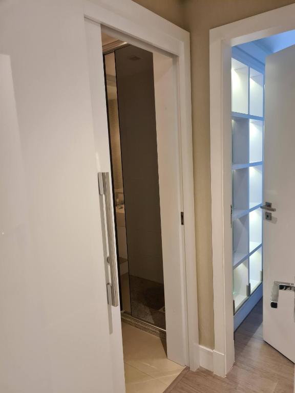  Luxuoso em condomínio com infraestrutura de clube