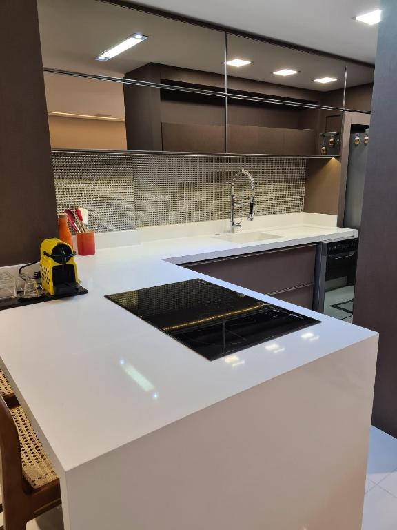  Luxuoso em condomínio com infraestrutura de clube