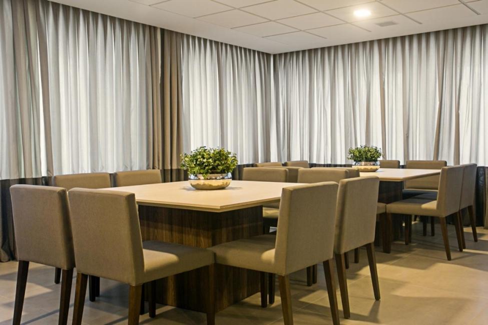  Luxuoso em condomínio com infraestrutura de clube