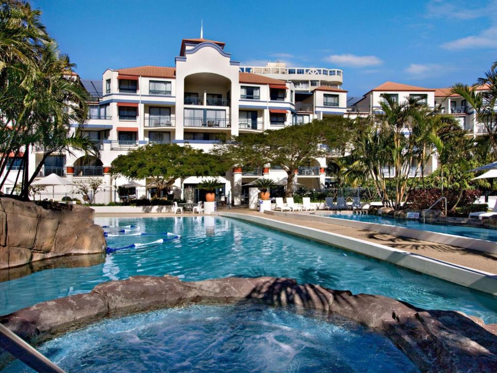 Bazén v ubytování Calypso Plaza Resort Unit 215 nebo v jeho okolí