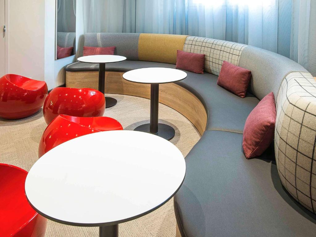 Гостиная зона в ibis Styles Deauville Centre