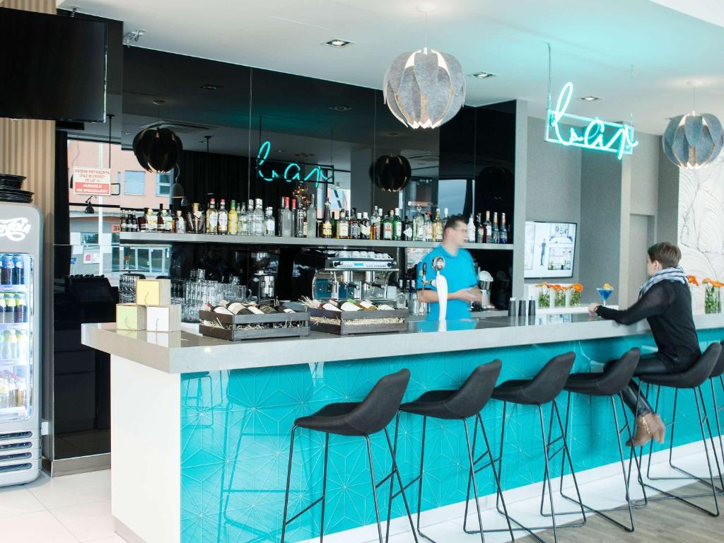 Lounge alebo bar v ubytovaní ibis Styles Siedlce