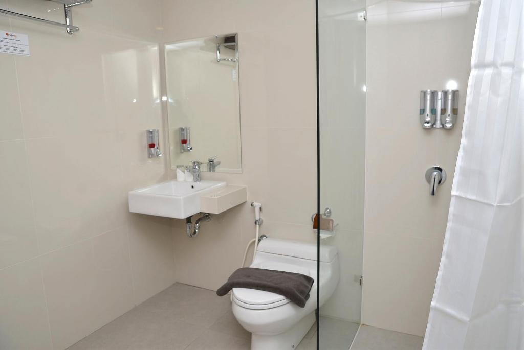 Un baño de Choice City Hotel