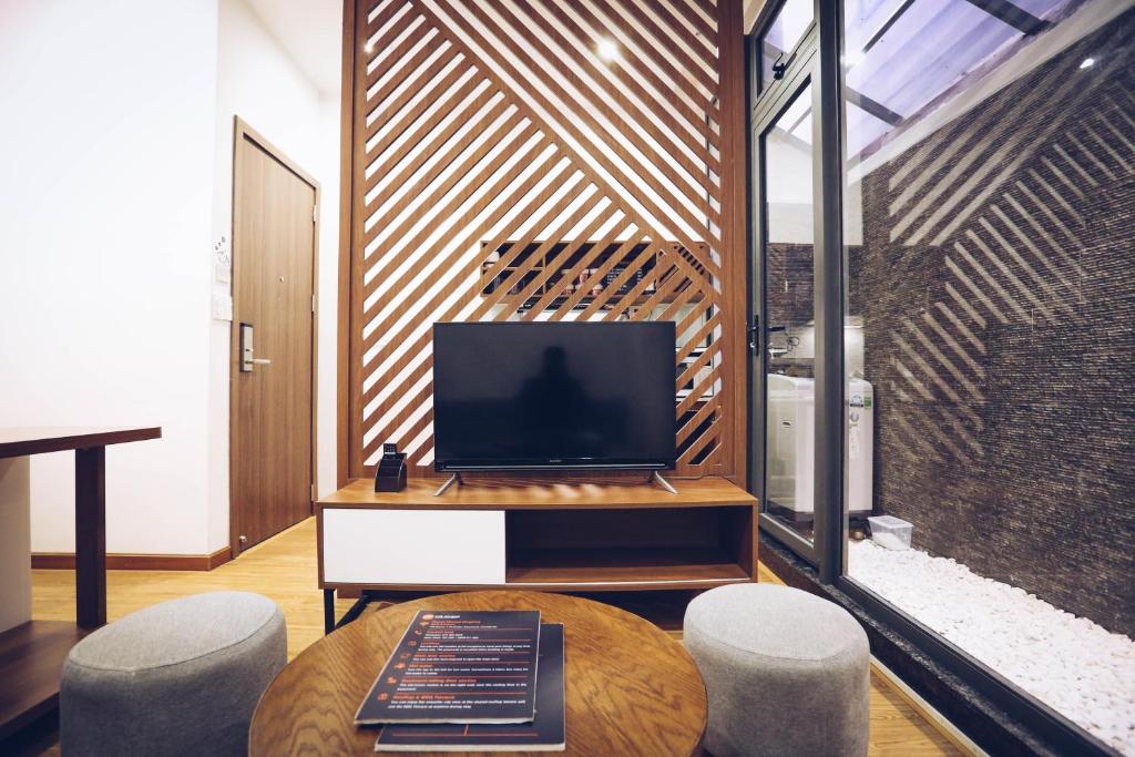 TV a/nebo společenská místnost v ubytování TTR Studio Apart Hotel