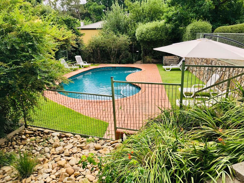 A view of the pool at Bright Avenue Motor Inn or nearby