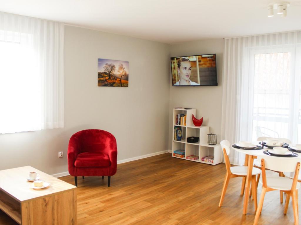 TV a/nebo společenská místnost v ubytování Apartamenty Szarotka