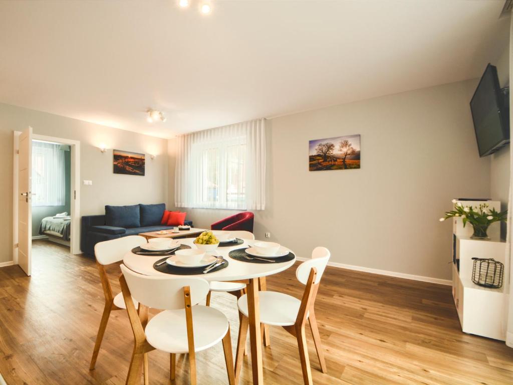 TV a/nebo společenská místnost v ubytování Apartamenty Szarotka