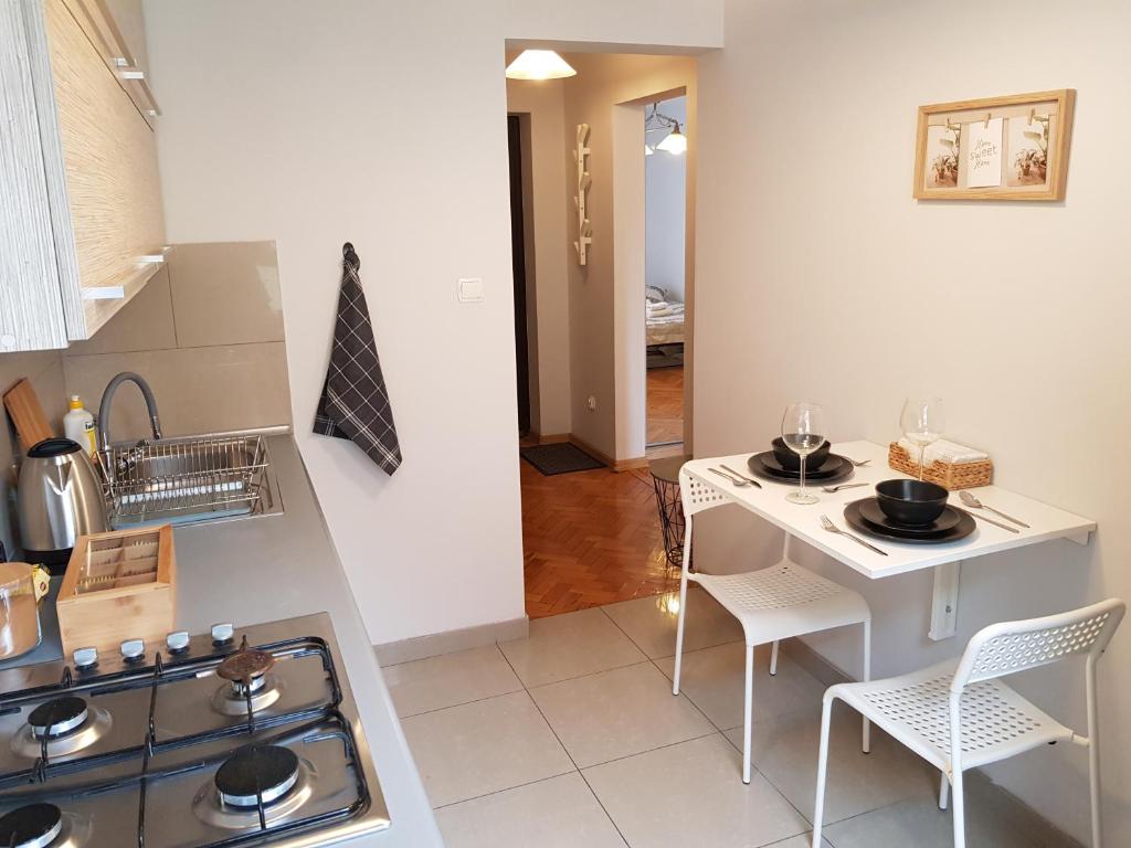 Kuchyňa alebo kuchynka v ubytovaní Apartament Przy Rynku