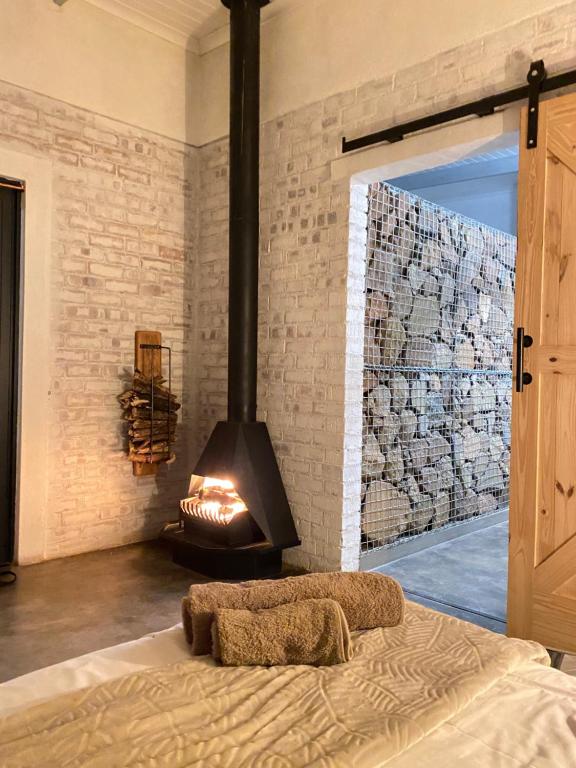 Postel nebo postele na pokoji v ubytování Eco Karoo Mountain Lodge