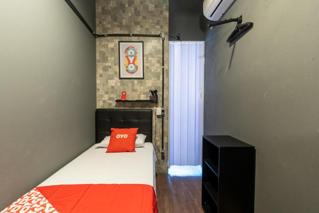  OYO Hotel Massimo Brooklin