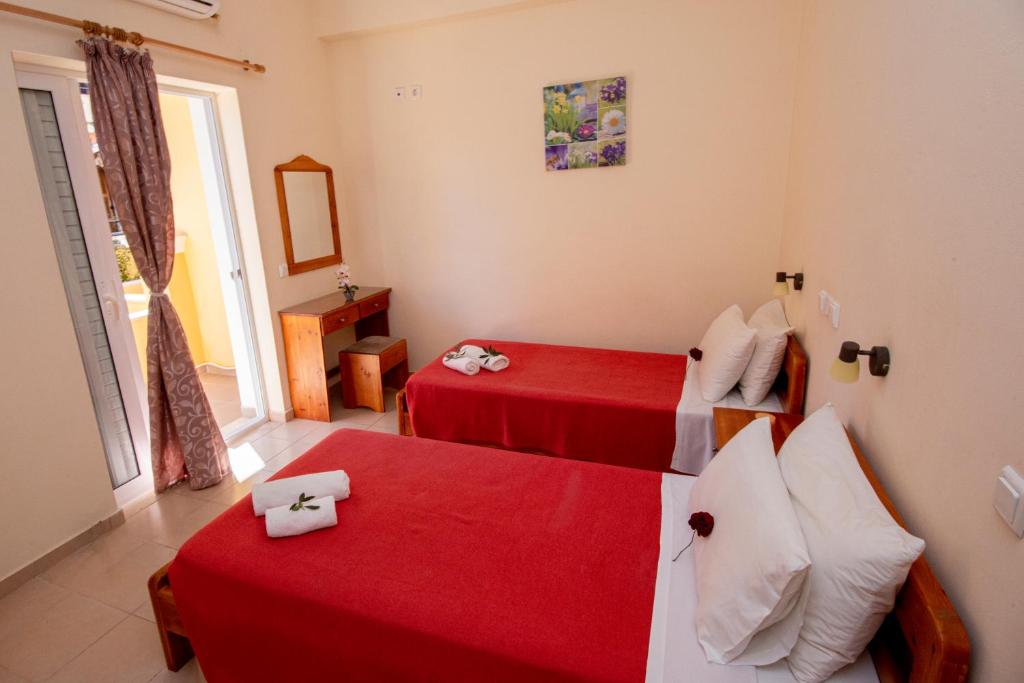 Postel nebo postele na pokoji v ubytování John Apartments First Floor