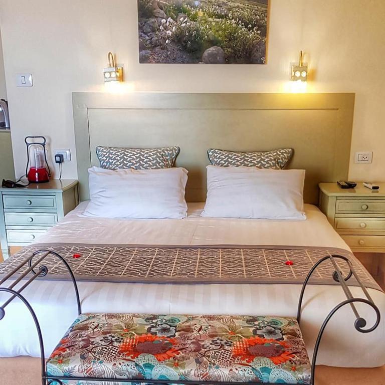 Postel nebo postele na pokoji v ubytování Yehelim Boutique Hotel