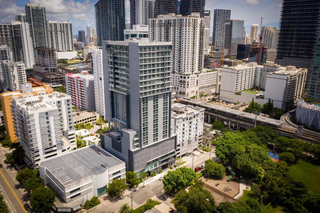 Nespecifikovaný výhled na destinaci Miami nebo výhled na město při pohledu z hotelu
