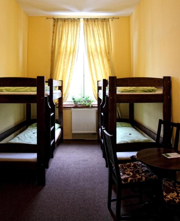 Posteľ alebo postele v izbe v ubytovaní Green Hostel Wrocław przy ZOO