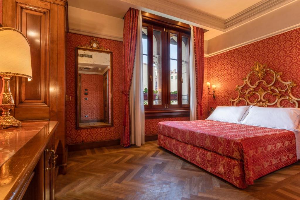 Łóżko lub łóżka w pokoju w obiekcie Palazzina Veneziana