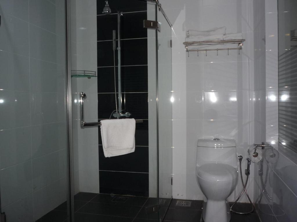 Koupelna v ubytování Labuk Hotel