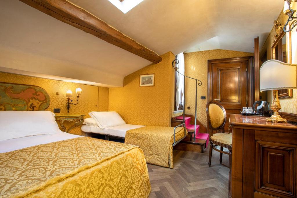 Łóżko lub łóżka w pokoju w obiekcie Palazzina Veneziana