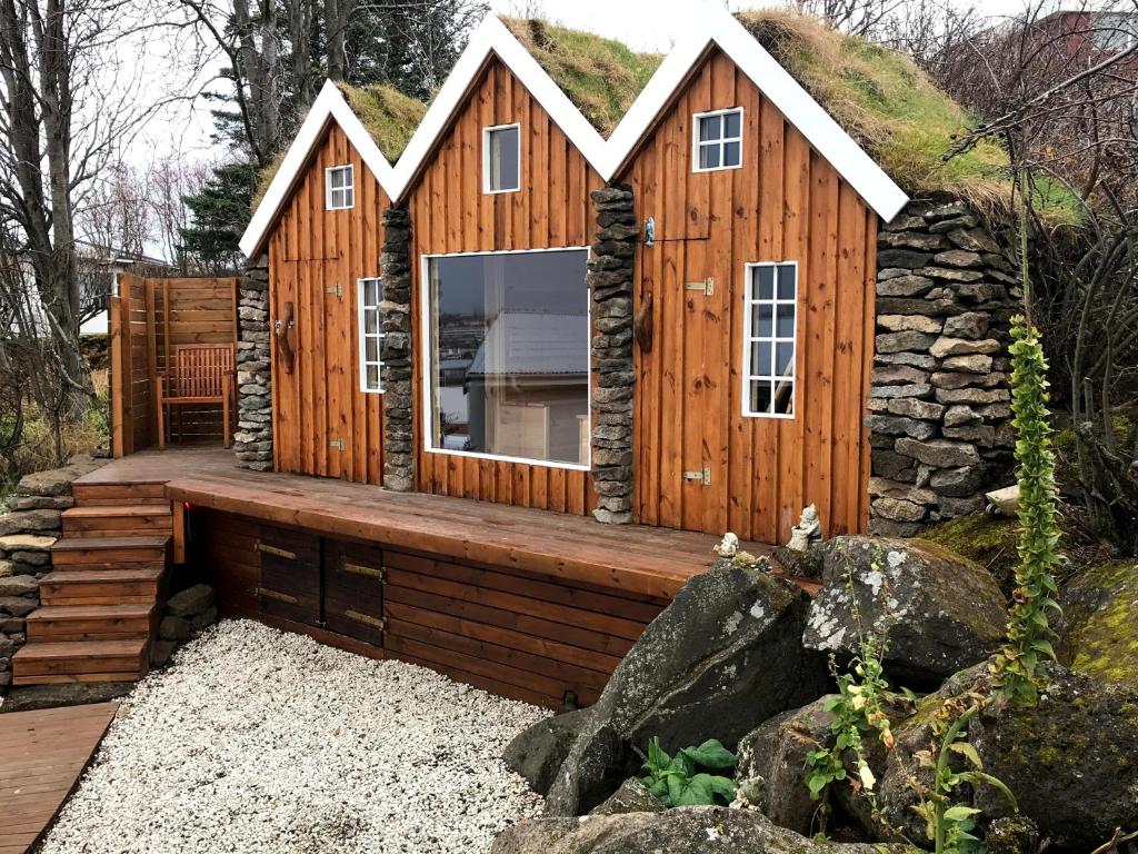 ICELAND SJF Villa, Hot tub & Outdoor Sauna Amazing Mountains and City