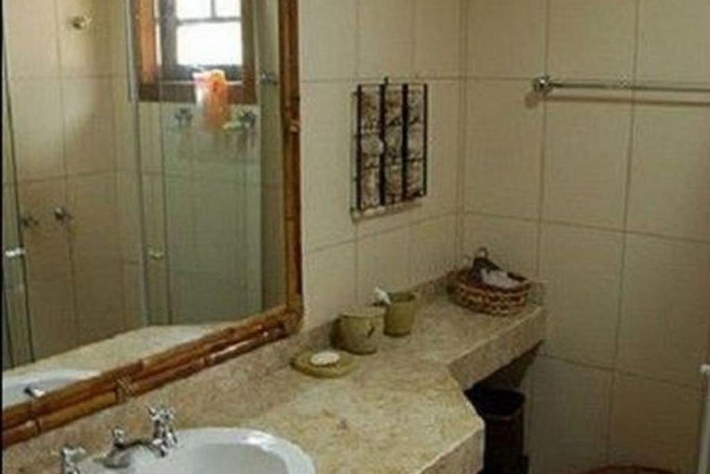  Casa com 4 suítes a 200 metros da Rua das Pedras