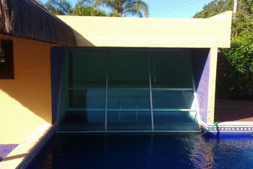  Casa com 4 suítes a 200 metros da Rua das Pedras