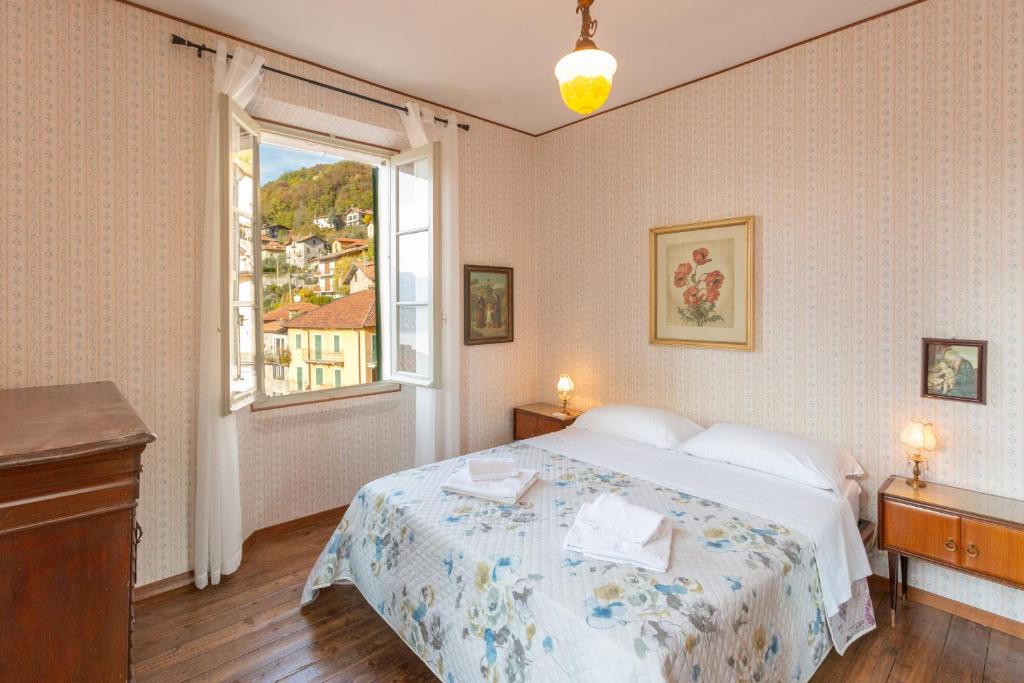 A bed or beds in a room at Vecchia Perledo 1907