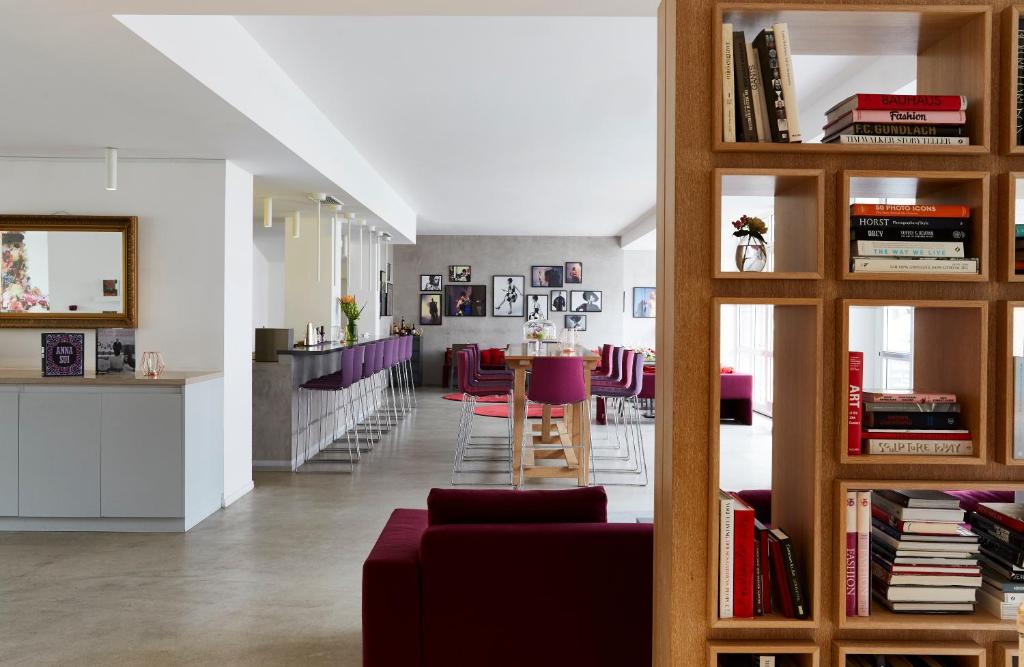 Hotel Indigo - Dusseldorf - Victoriaplatz by IHG - Resim 8