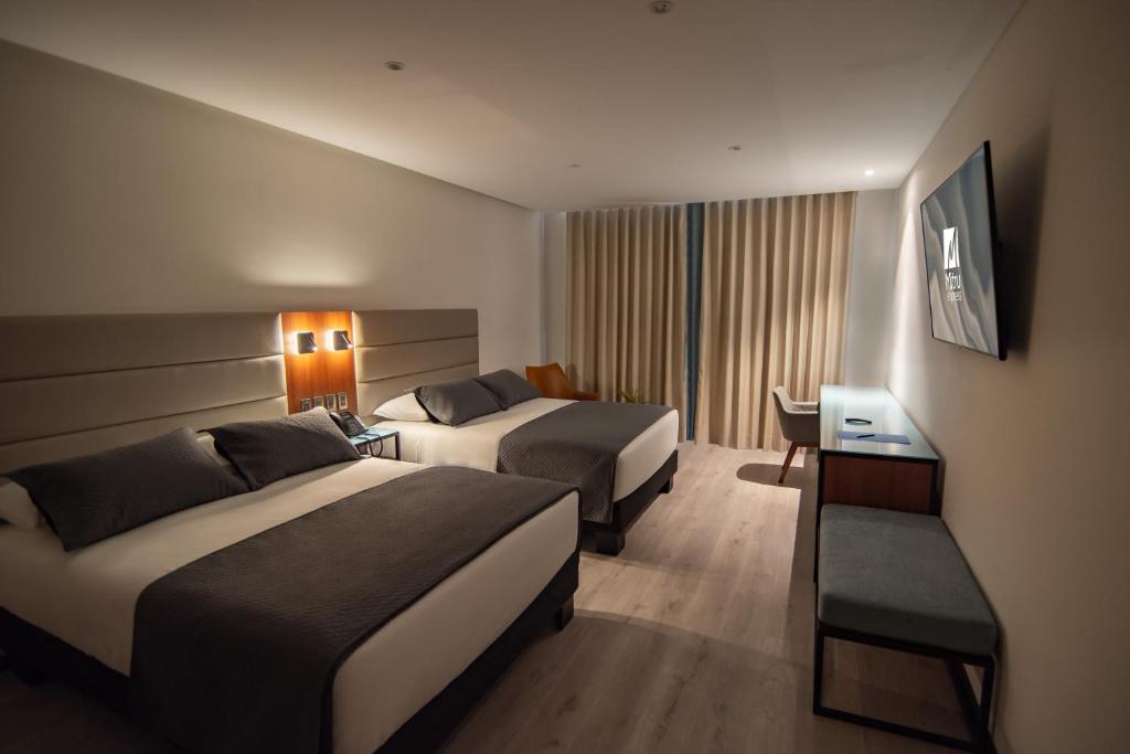 Postel nebo postele na pokoji v ubytování Mitru Express Hotel