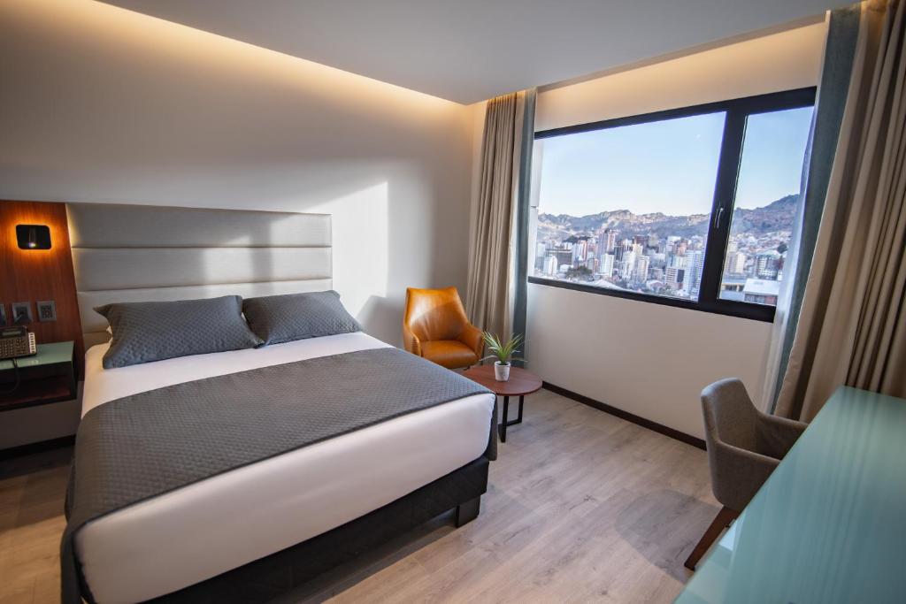 Postel nebo postele na pokoji v ubytování Mitru Express Hotel