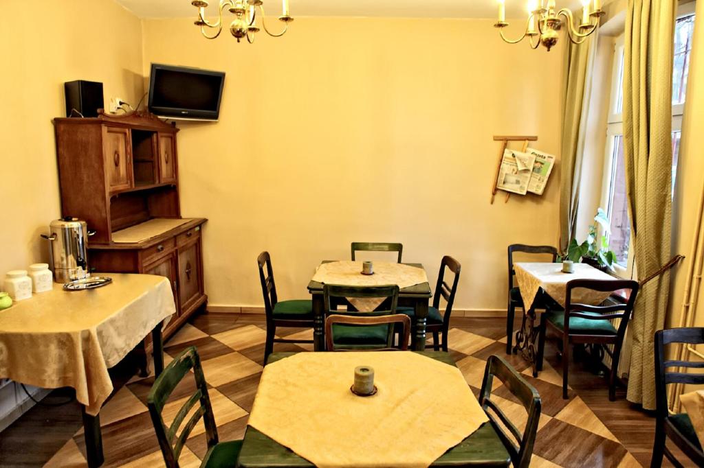 Televízia a/alebo spoločenská miestnosť v ubytovaní Green Hostel Wrocław przy ZOO