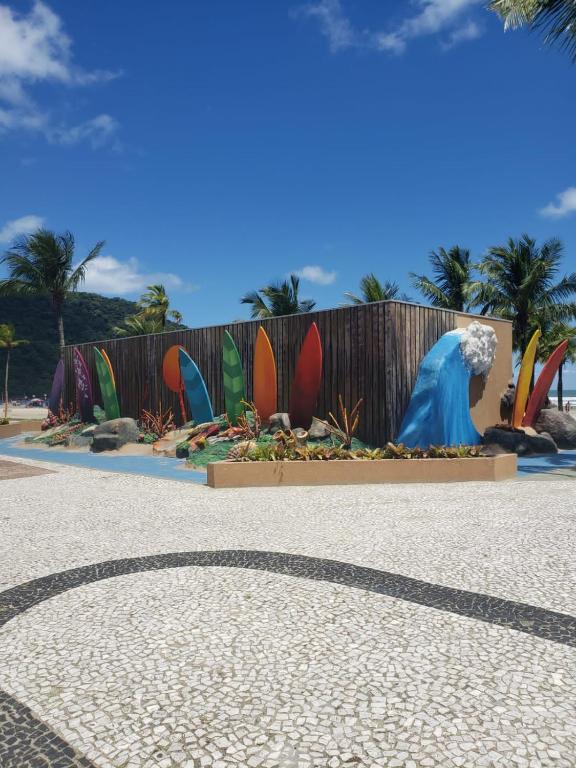  APARTAMENTO Vl GUILHERMINA 90 METROS DA PRAIA - AR CONDICIONADO !! !!!