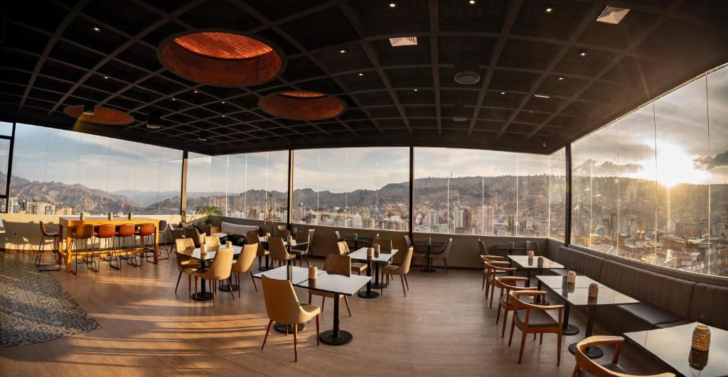 Nespecifikovaný výhled na hory nebo výhled na hory při pohledu z hotelu