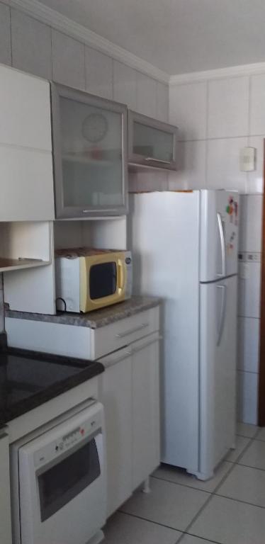  APARTAMENTO Vl GUILHERMINA 90 METROS DA PRAIA - AR CONDICIONADO !! !!!