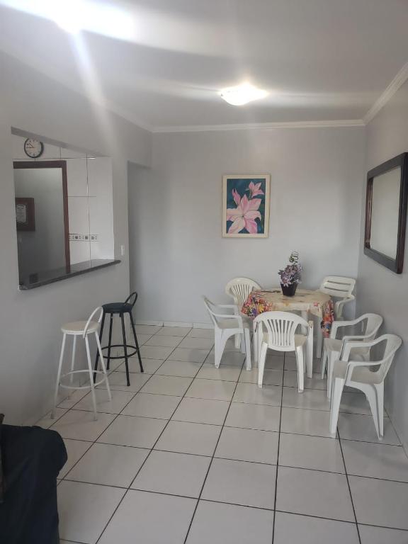  APARTAMENTO Vl GUILHERMINA 90 METROS DA PRAIA - AR CONDICIONADO !! !!!