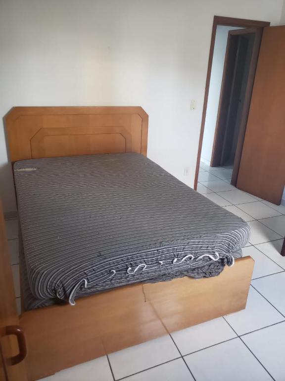  APARTAMENTO Vl GUILHERMINA 90 METROS DA PRAIA - AR CONDICIONADO !! !!!