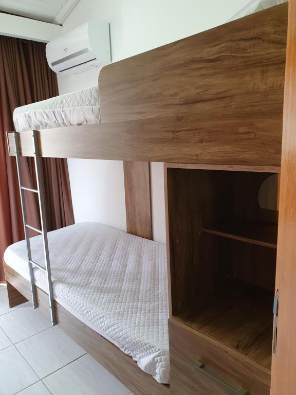  Triplex em Condomínio Clube frente mar