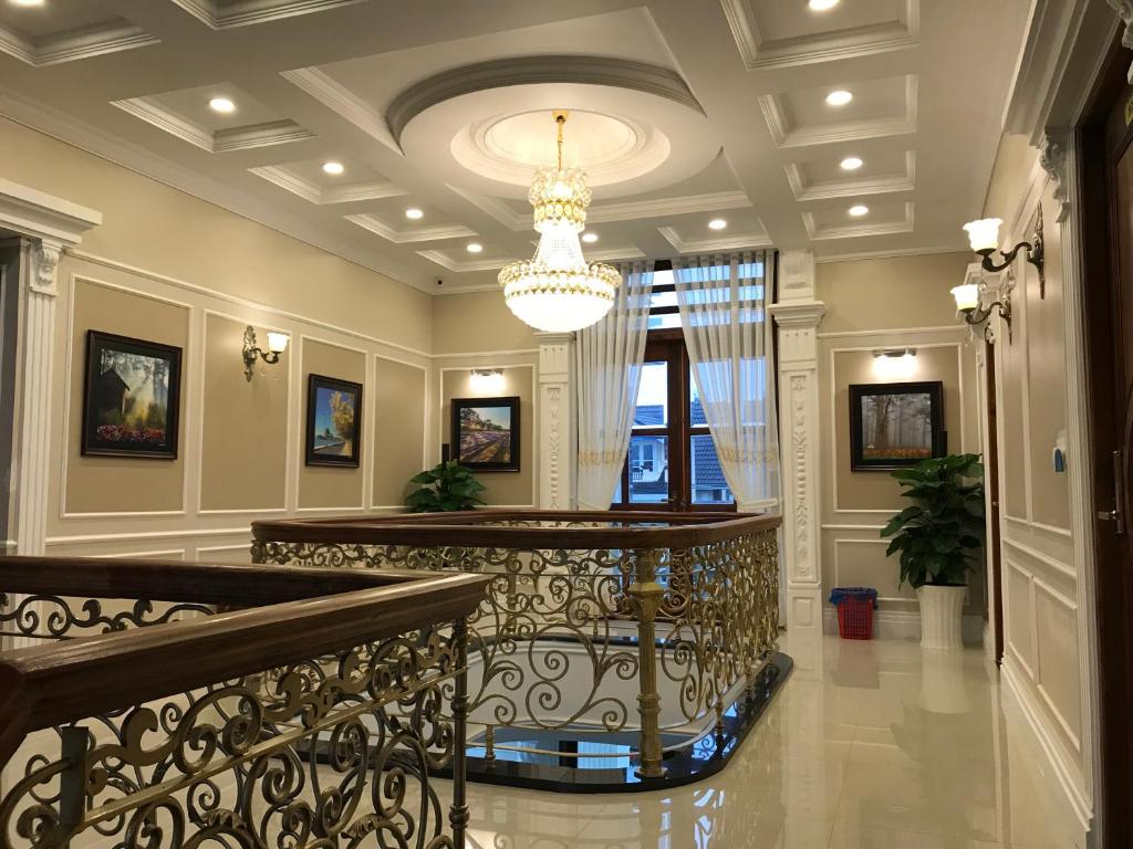 Villa Hotel Thao Nguyen - 豪华双人房间与阳台