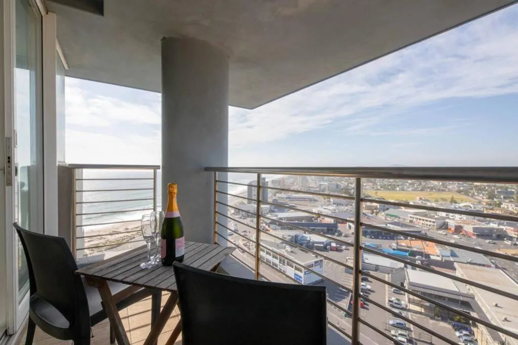 Horizon Bay 1206 Selfcatering Beachfront Apartment, Cape Town, South Africa
