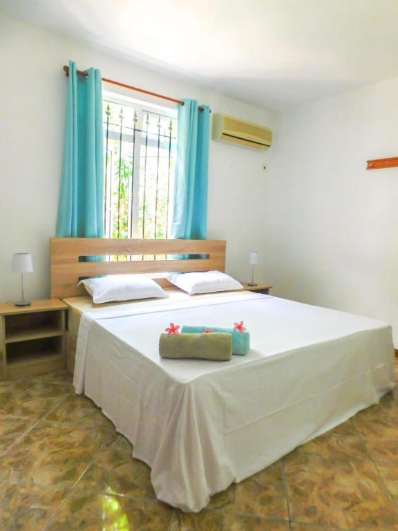 Postel nebo postele na pokoji v ubytování Tulsi Apartment & Studio