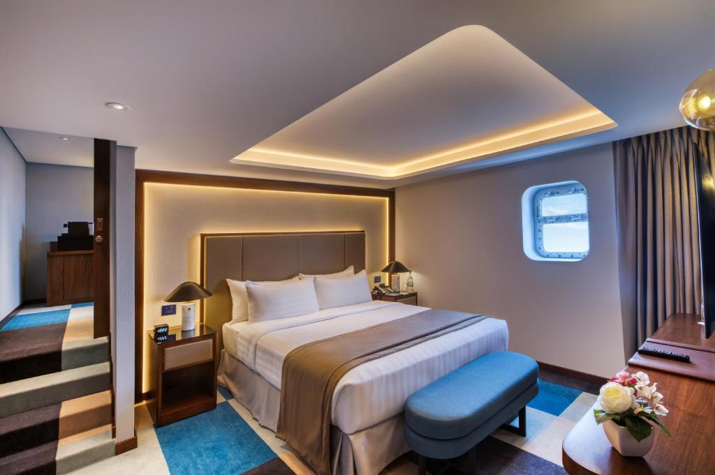 Queen Elizabeth 2 Hotel - 