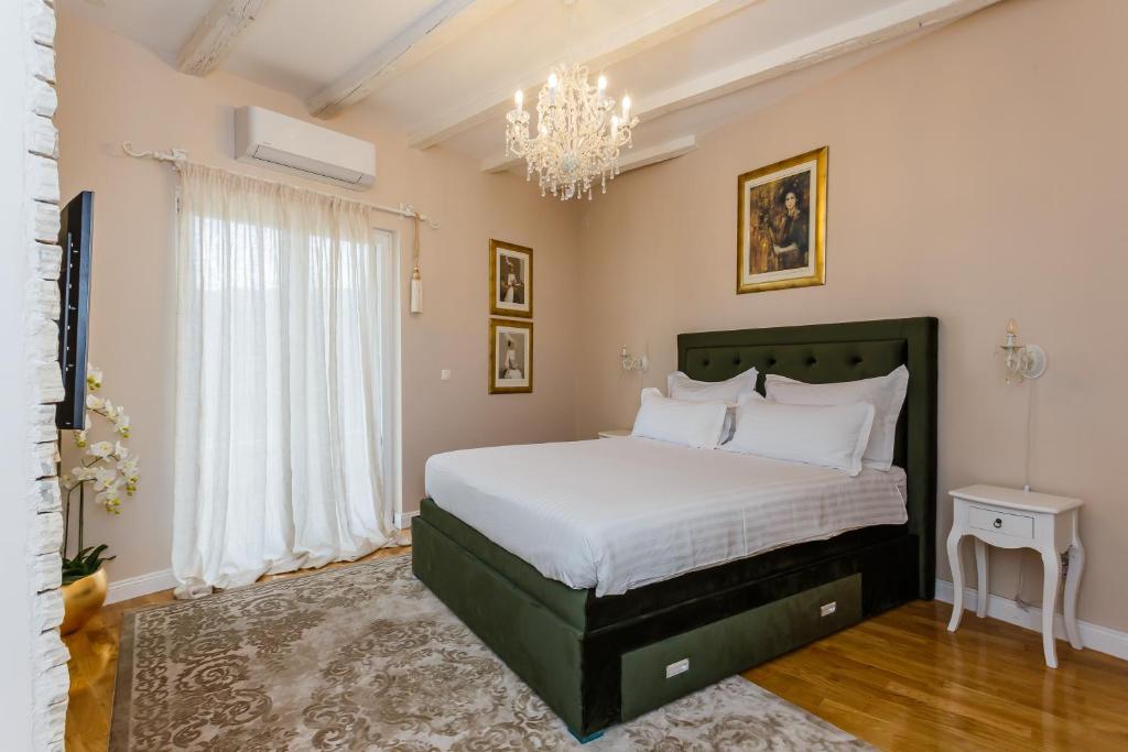 Postel nebo postele na pokoji v ubytování San Mihael luxury rooms 1