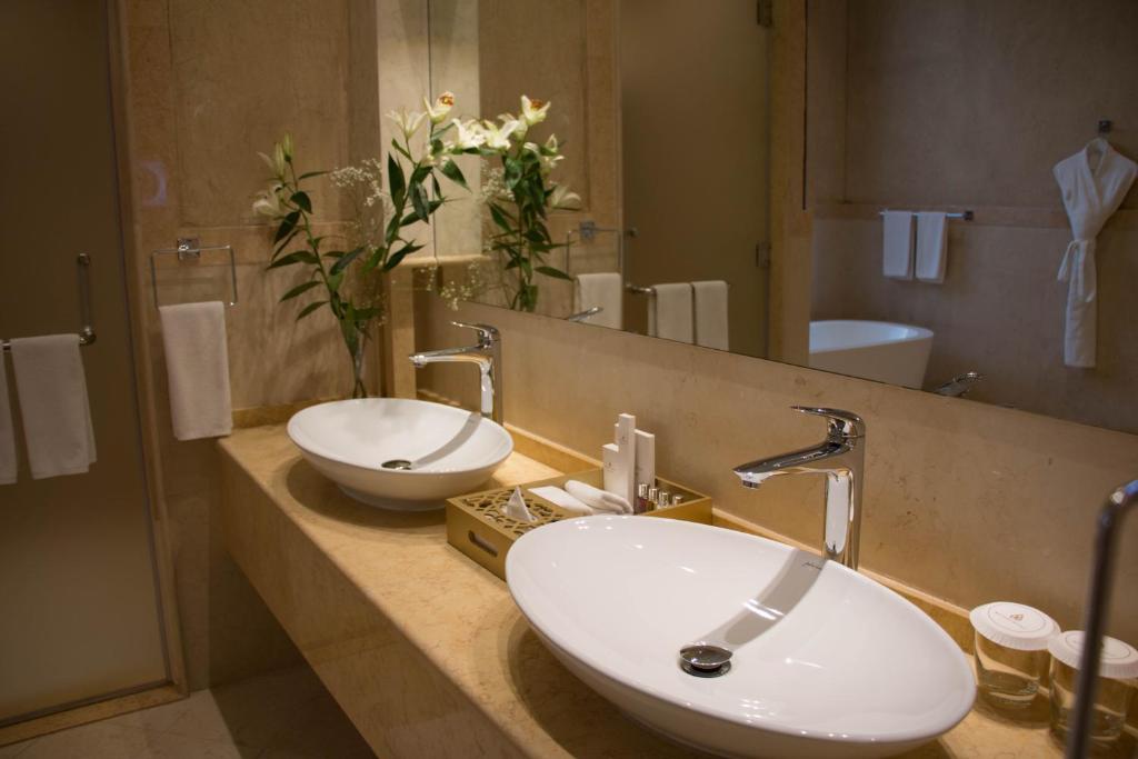 a bathroom with two sinks and a large mirror at Western Hotel - Madinat Zayed in Madīnat Zāyid